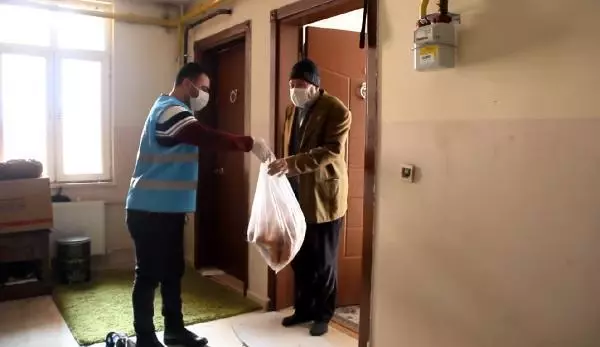 Kısıtlama günlerinde Vefa grupları ihtiyaçları karşılıyor Kısıtlama günlerinde Vefa grupları ihtiyaçları karşılıyor