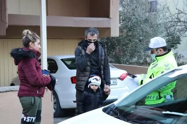 Son dakika haberi! Kısıtlamada 'dur' ihtarına uymayan ehliyetsiz sürücüye 13 bin TL ceza Son dakika haberi! Kısıtlamada 'dur' ihtarına uymayan ehliyetsiz sürücüye 13 bin TL ceza