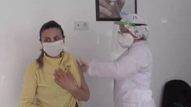 Koronavirüs Bilim Kurulu Üyesi Taşova: 'Herkesin aşılanması rahat bir nefes almamız için imkan sağlayacaktır' Koronavirüs Bilim Kurulu Üyesi Taşova: 'Herkesin aşılanması rahat bir nefes almamız için imkan sağlayacaktır'