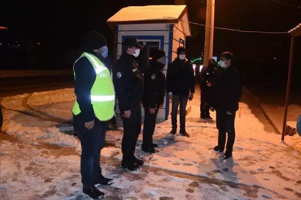 Kütahya'da kar, ulaşımı aksattı Kütahya'da kar, ulaşımı aksattı