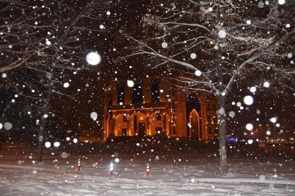 Kütahya'da kar, ulaşımı aksattı Kütahya'da kar, ulaşımı aksattı