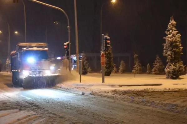 Kütahya'da kar, ulaşımı aksattı Kütahya'da kar, ulaşımı aksattı