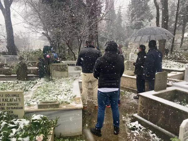 Mehmet Ali Birand mezarı başında anıldı Mehmet Ali Birand mezarı başında anıldı