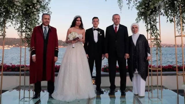 Mesut Özil: Fenerbahçe'nin rüyadan gerçeğe dönüşen transferi Mesut Özil: Fenerbahçe'nin rüyadan gerçeğe dönüşen transferi