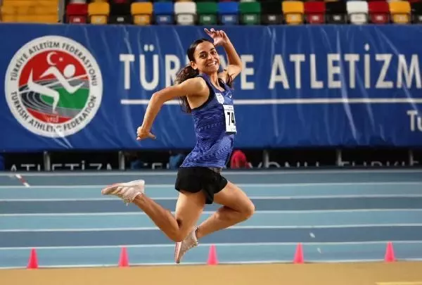 Milli atlet Ayşe Tekdal'dan tarihi rekor Milli atlet Ayşe Tekdal'dan tarihi rekor