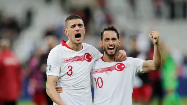 Milli futbolcu Hakan Çalhanoğlu koronavirüse yakalandı Milli futbolcu Hakan Çalhanoğlu koronavirüse yakalandı