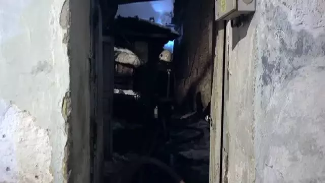 Son dakika haber | Müstakil evde çıkan yangın bitişikteki ikametlere sıçramadan söndürüldü Son dakika haber | Müstakil evde çıkan yangın bitişikteki ikametlere sıçramadan söndürüldü
