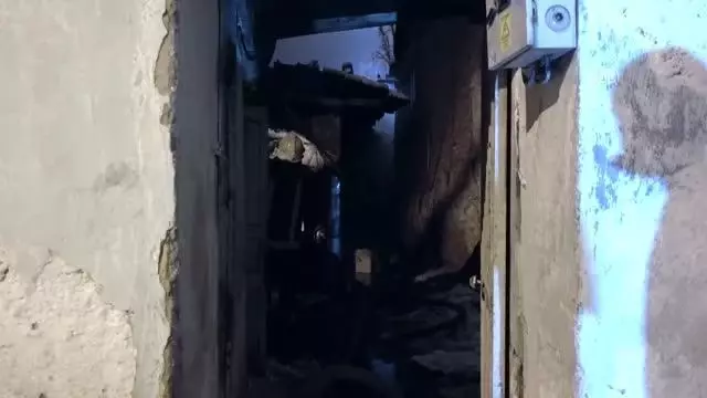 Son dakika haber | Müstakil evde çıkan yangın bitişikteki ikametlere sıçramadan söndürüldü Son dakika haber | Müstakil evde çıkan yangın bitişikteki ikametlere sıçramadan söndürüldü