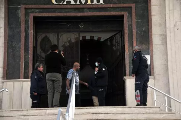 Namaz kılmak için girdiği camide mahsur kaldı Namaz kılmak için girdiği camide mahsur kaldı