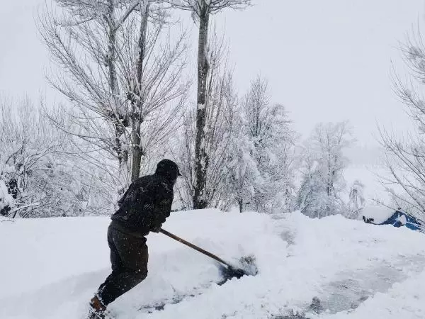 Tunceli'nin Ovacık ilçesinde kar kalınlığı 1,5 metreyi buldu! Ev ve araçlar kardan görünmez hale geldi Tunceli'nin Ovacık ilçesinde kar kalınlığı 1,5 metreyi buldu! Ev ve araçlar kardan görünmez hale geldi