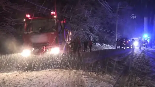 Pikap şarampole devrildi: 6 yaralı Pikap şarampole devrildi: 6 yaralı