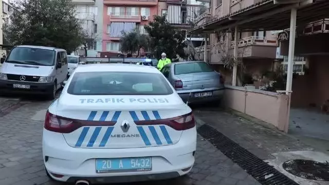 Polisten kaçarken kazaya karışan ehliyetsiz sürücü yakalandı Polisten kaçarken kazaya karışan ehliyetsiz sürücü yakalandı