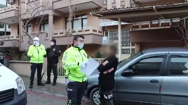 Polisten kaçarken kazaya karışan ehliyetsiz sürücü yakalandı Polisten kaçarken kazaya karışan ehliyetsiz sürücü yakalandı