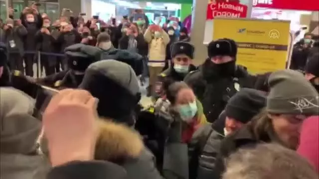 Rus muhalif Navalny destekçileri gözaltına alındı (2) Rus muhalif Navalny destekçileri gözaltına alındı (2)