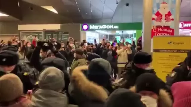Rus muhalif Navalny destekçileri gözaltına alındı (2) Rus muhalif Navalny destekçileri gözaltına alındı (2)