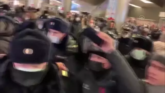 Rus muhalif Navalny destekçileri gözaltına alındı (2) Rus muhalif Navalny destekçileri gözaltına alındı (2)