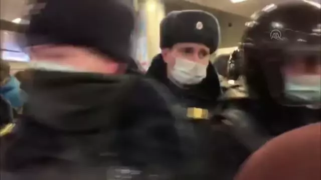 Rus muhalif Navalny destekçileri gözaltına alındı (2) Rus muhalif Navalny destekçileri gözaltına alındı (2)