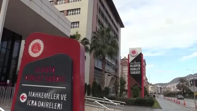 Silahla ağabeyini öldürüp yeğenini yaraladığı iddia edilen şüpheli gözaltına alındı Silahla ağabeyini öldürüp yeğenini yaraladığı iddia edilen şüpheli gözaltına alındı