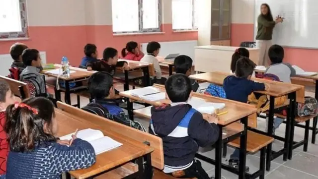 Son Dakika! Milli Eğitim Bakanı Ziya Selçuk: Yüz yüze eğitim kademeli olarak başlayacak Son Dakika! Milli Eğitim Bakanı Ziya Selçuk: Yüz yüze eğitim kademeli olarak başlayacak