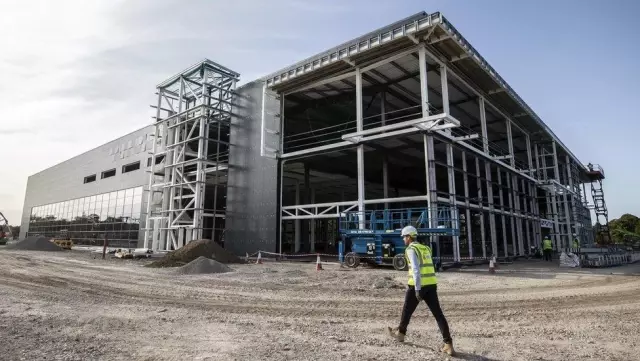 İngiltere'de hükümet, Haziran sonuna kadar tüm yetişkinlere koronavirüs aşısı yapmayı planlıyor İngiltere'de hükümet, Haziran sonuna kadar tüm yetişkinlere koronavirüs aşısı yapmayı planlıyor