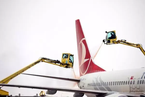 THY, 3 günde 125 uçağa de-icing işlemi uyguladı THY, 3 günde 125 uçağa de-icing işlemi uyguladı