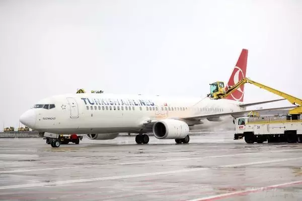 THY, 3 günde 125 uçağa de-icing işlemi uyguladı THY, 3 günde 125 uçağa de-icing işlemi uyguladı
