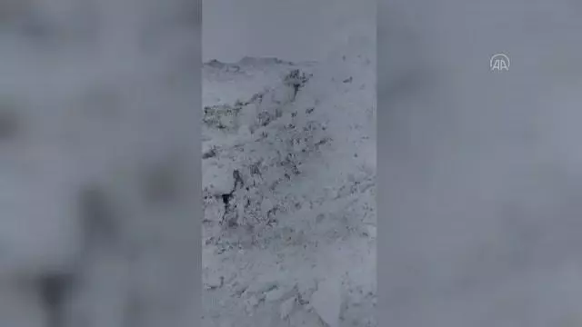 Tipide mahsur kalan ÇEDAŞ ekiplerinin imdadına karla mücadele ekipleri yetişti Tipide mahsur kalan ÇEDAŞ ekiplerinin imdadına karla mücadele ekipleri yetişti