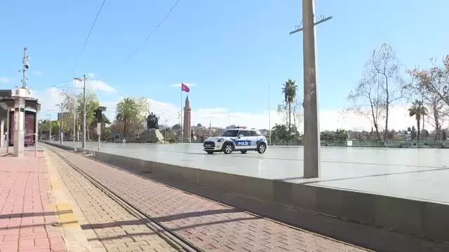 Sokağa çıkma kısıtlaması nedeniyle sessizlik hüküm sürüyor Sokağa çıkma kısıtlaması nedeniyle sessizlik hüküm sürüyor