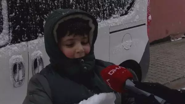 Son dakika: ÜSKÜDAR'DA ÇOCUKLARIN KAR SEVİNCİ... KAR TOPU OYNADILAR, DİK YOKUŞLARDAN KAYDILAR Son dakika: ÜSKÜDAR'DA ÇOCUKLARIN KAR SEVİNCİ... KAR TOPU OYNADILAR, DİK YOKUŞLARDAN KAYDILAR