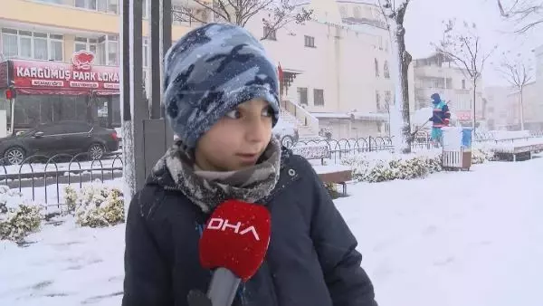 Son dakika: ÜSKÜDAR'DA ÇOCUKLARIN KAR SEVİNCİ... KAR TOPU OYNADILAR, DİK YOKUŞLARDAN KAYDILAR Son dakika: ÜSKÜDAR'DA ÇOCUKLARIN KAR SEVİNCİ... KAR TOPU OYNADILAR, DİK YOKUŞLARDAN KAYDILAR