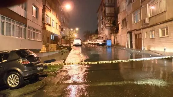 Üsküdar'da istinat duvarı çöktü Üsküdar'da istinat duvarı çöktü
