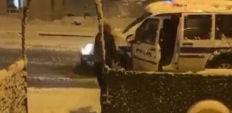 Vatandaş ile polisin 'kartopu' oyununa sosyal medyada ilgi