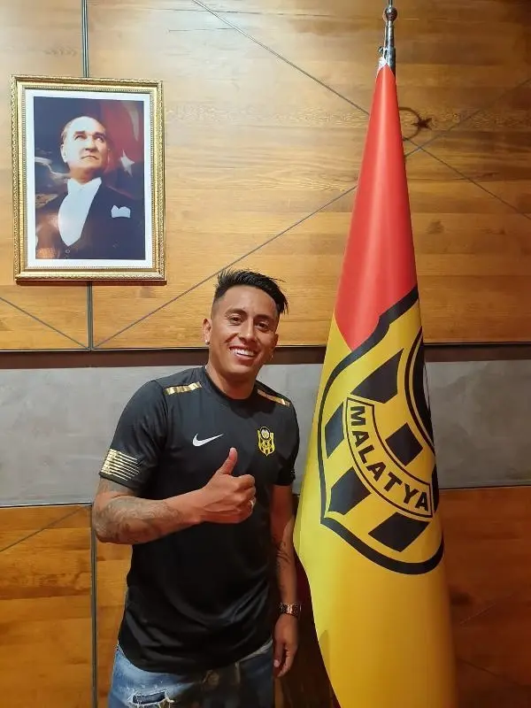 Yeni Malatyaspor'da Cueva ile yollar ayrıldı Yeni Malatyaspor'da Cueva ile yollar ayrıldı