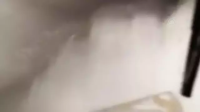 Yolu kapanan mahalledeki hamile kadın 6 saat süren çalışmayla hastaneye ulaştırıldı Yolu kapanan mahalledeki hamile kadın 6 saat süren çalışmayla hastaneye ulaştırıldı