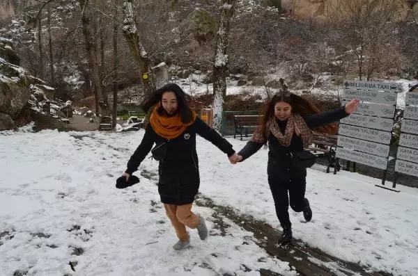 12 bin kilometre uzaktan gelen turistler Ihlara'ya hayran kaldı 12 bin kilometre uzaktan gelen turistler Ihlara'ya hayran kaldı