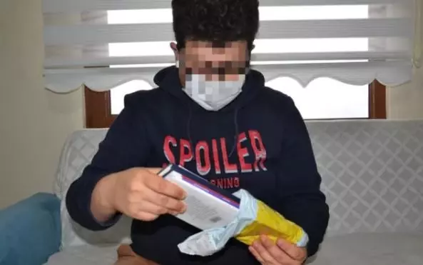 18 yaşındaki Müslüman gence kargoyla İncil gönderildi, aile şaşkına döndü: Sen mi sipariş verdin? 18 yaşındaki Müslüman gence kargoyla İncil gönderildi, aile şaşkına döndü: Sen mi sipariş verdin?