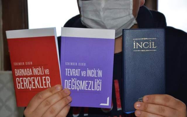 18 yaşındaki Müslüman gence kargoyla İncil gönderildi, aile şaşkına döndü: Sen mi sipariş verdin? 18 yaşındaki Müslüman gence kargoyla İncil gönderildi, aile şaşkına döndü: Sen mi sipariş verdin?