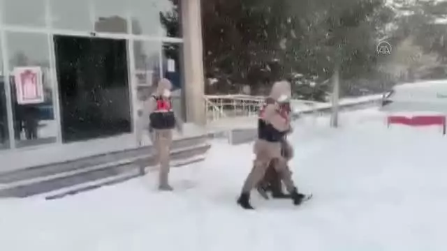 4 yıldır aranan cinayet zanlısı Ağrı'da ahırda yakalandı 4 yıldır aranan cinayet zanlısı Ağrı'da ahırda yakalandı