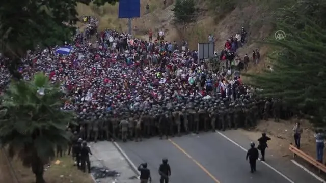ABD'ye gitmeye çalışan göçmenlere Guatemala ordusu müdahale etti ABD'ye gitmeye çalışan göçmenlere Guatemala ordusu müdahale etti