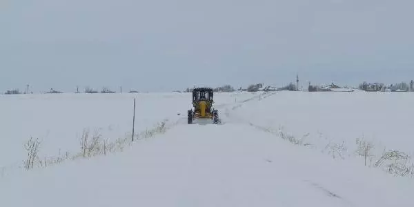 Ağrı'da kar ve tipi etkili oldu Ağrı'da kar ve tipi etkili oldu
