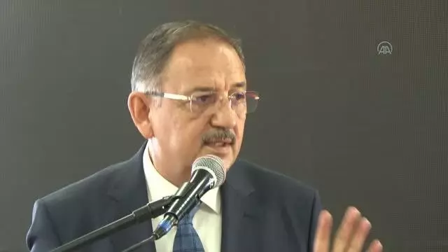 AK Partili Özhaseki: '(CHP) Bir tarafını İYİ Parti'ye yaslıyor, bir tarafını HDP'ye yaslıyor' AK Partili Özhaseki: '(CHP) Bir tarafını İYİ Parti'ye yaslıyor, bir tarafını HDP'ye yaslıyor'