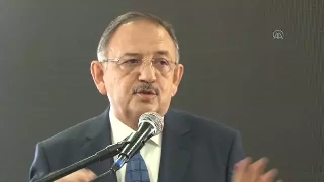 AK Partili Özhaseki: '(CHP) Bir tarafını İYİ Parti'ye yaslıyor, bir tarafını HDP'ye yaslıyor' AK Partili Özhaseki: '(CHP) Bir tarafını İYİ Parti'ye yaslıyor, bir tarafını HDP'ye yaslıyor'