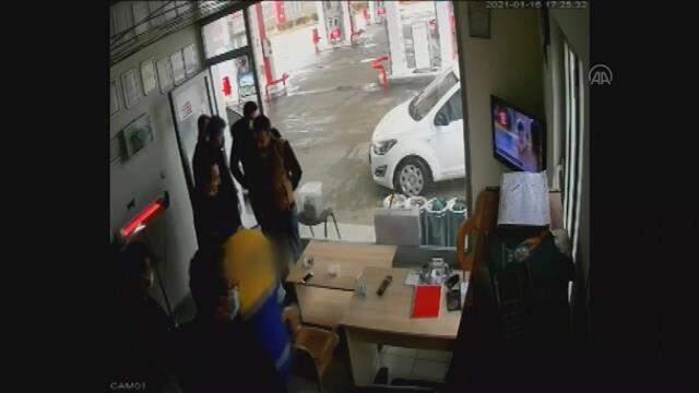 Akaryakıtta vergi kaçakçılarına yönelik 'Silici' operasyonunda yeni görüntüler ortaya çıktı Akaryakıtta vergi kaçakçılarına yönelik 'Silici' operasyonunda yeni görüntüler ortaya çıktı