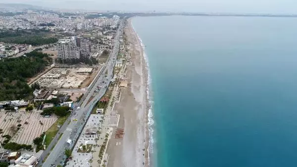 Antalya'da kısıtlama sonrası sahil keyfi Antalya'da kısıtlama sonrası sahil keyfi