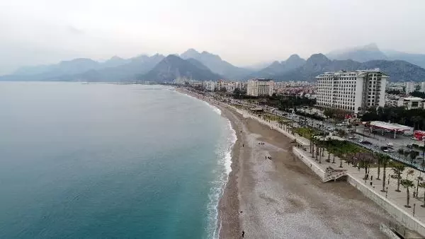 Antalya'da kısıtlama sonrası sahil keyfi Antalya'da kısıtlama sonrası sahil keyfi