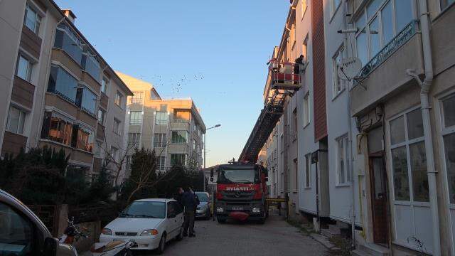 Arkadaşı tarafından eve kilitlenen kadını itfaiye ekipleri kurtardı