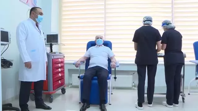Azerbaycan'da Kovid-19'a karşı aşılama başladı Azerbaycan'da Kovid-19'a karşı aşılama başladı
