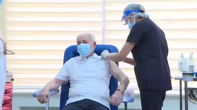 Azerbaycan'da Kovid-19'a karşı aşılama başladı Azerbaycan'da Kovid-19'a karşı aşılama başladı