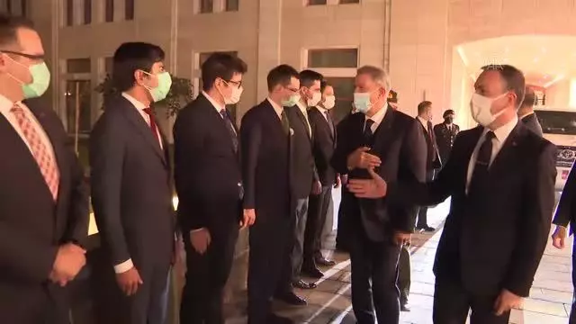 Son dakika haberleri: Bakan Akar ve Orgeneral Güler, Türkiye'nin Bağdat Büyükelçiliği'ni ziyaret etti Son dakika haberleri: Bakan Akar ve Orgeneral Güler, Türkiye'nin Bağdat Büyükelçiliği'ni ziyaret etti