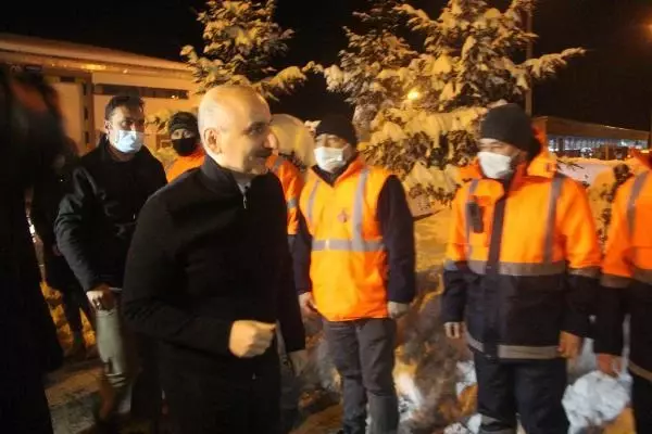 Son dakika! Bakan Karaismailoğlu: Yolları açık tutmak için özveriyle çalışan bir ekibimiz var Son dakika! Bakan Karaismailoğlu: Yolları açık tutmak için özveriyle çalışan bir ekibimiz var